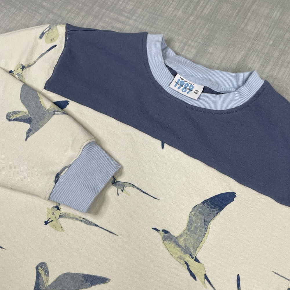 Taylor Swift Unisex Sz MEDIUM 1989 AOP Sweatshirt